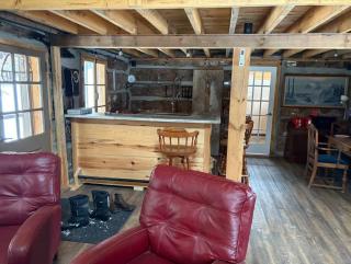 res Lakefront Chalet is a perfect place to retreat - 2