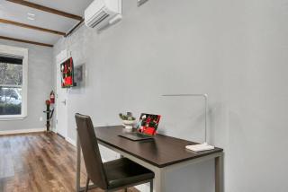 Prime and Modern Downtown Stay - 7