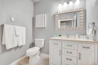 Prime and Modern Downtown Stay - 1