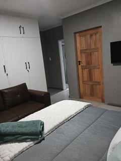 J & M Elegant escape 2 - 3