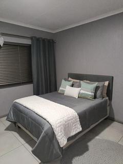 J & M Elegant escape 2 - 1