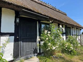 Timber Cottage with Rustic Charm - 5