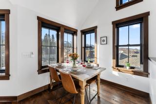 Aurum Condo - 1 BR with Mtn Views, Steps from Main St - 2