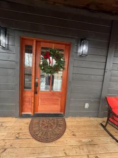 Bearodise by Beyond Expectations w Hot Tub - 4