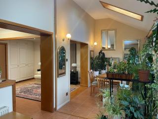 Bright, spacious house - 2