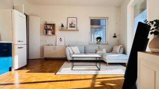 Bright Scandi Designer Flat with Sunny Balcony - 0