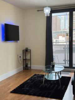 Nexus - Top Floor City Views, Balcony & Parking - 4