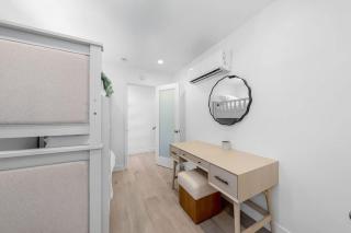 Modern Urban Escape Rooftop & Walkable Fun - 4