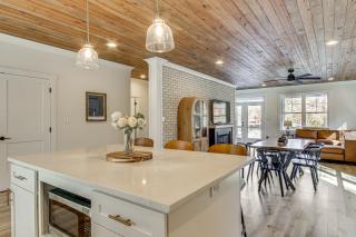 Unplugged Getaway on Lake Secession! Home with Dock - 1