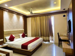 Kuber - Palace Premium # Restaurant- Lift and Free Parking Facilities - Fully Air Conditioning Premium Room - 8