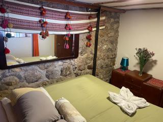 Charming Family Apartment 3 Minutes from Main Square - 4