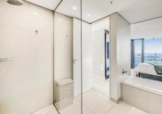 Luxury 2BR Sky Suite City Views & Prime Location - 8