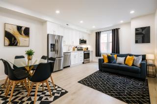 3BR 2BA Near UPenn & Philly Zoo Sleeps 7 Wi-Fi - 8