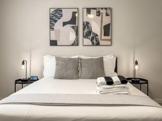 Chic City Retreat 1BR Unit - Church A2 - 9