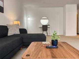 Chic City Retreat 1BR Unit - Church A2 - 5