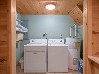 Spectacular Log Cabin Home 45 minutes to Asheville - 3