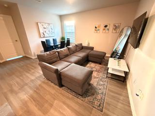 Modern Home with Spacious Yard in Houston - 1