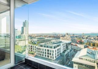Luxury 2BR Sky Suite City Views & Prime Location - 9