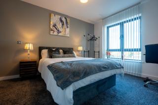 Leeds City Centre 2BR Apt w Balcony Sleeps 8 - 7