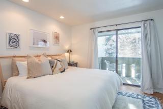 Andora Villa #123 Newly Remodeled 2 BR / 2Bath, Centrally Located, Close to Town Center - 9