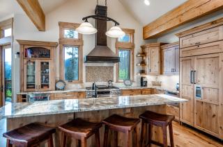 Highland Vista Retreat: A Luxury Mountain Escape - 5