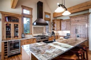 Highland Vista Retreat: A Luxury Mountain Escape - 4