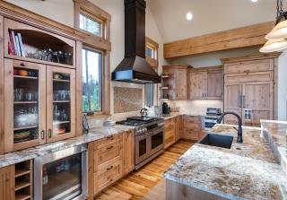 Highland Vista Retreat: A Luxury Mountain Escape - 3