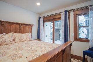 DT Ketchum - Chill, Two-Story Getaway w/ a Gourmet Kitchen - Walk Downtown & to River Run Lifts - 8