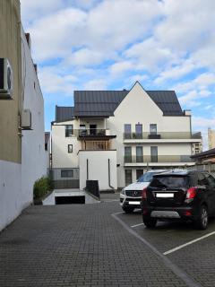 Medical District Urban Apartment with Undergroud Parking - 9