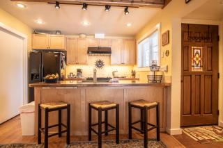 Bluff Condo + Free guest passes to Elkhorn Resort amenities included! - 6