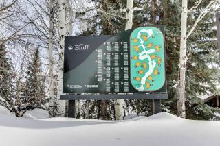 Bluff Condo + Free guest passes to Elkhorn Resort amenities included! - 2