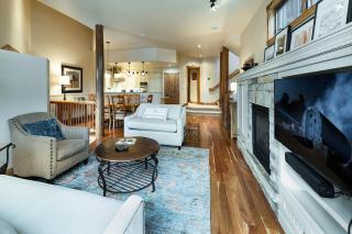 Woods Live Oak Townhome: Cozy, Hot Tub, Under Gondola - 9