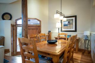 Woods Live Oak Townhome: Cozy, Hot Tub, Under Gondola - 4