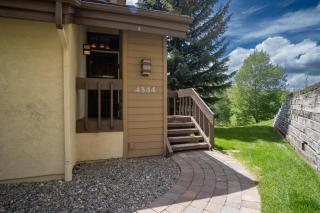 Panoramic Views! Designer`s Condo on Golf Course w/Resort Amenities - 9