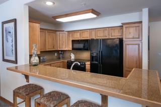 Riverbend Snowflake Run Condo: At Snowflake Lift - 6