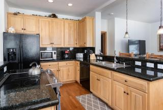 Vista Point Lookout Home: Dog Friendly, Views, Hot Tub - 2