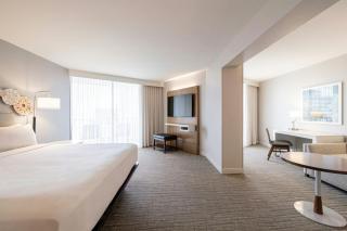 Waikiki Beach Marriott Resort & Spa - 8