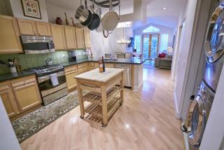 SnowStar Hideaway - Hot Tub, Gym, Walk to Ski Lift - 9