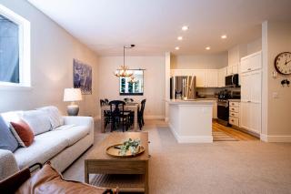 Snow Star Serenade - Hot Tub + Gym + Walk to downtown & ski lifts! - 4