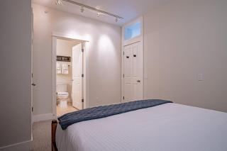 Snow Star Serenade - Hot Tub + Gym + Walk to downtown & ski lifts! - 3