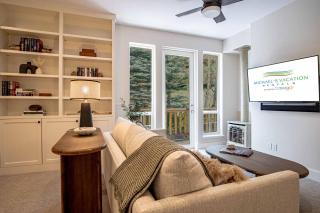 Snow Star Serenade - Hot Tub + Gym + Walk to downtown & ski lifts! - 1