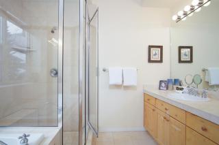 #215A-Great Location on the Bike/Ski path with garage: 10 minute Walk to Town & Lifts - 8