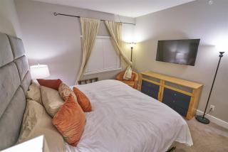 SnowStar Hideaway - Hot Tub, Gym, Walk to Ski Lift - 3