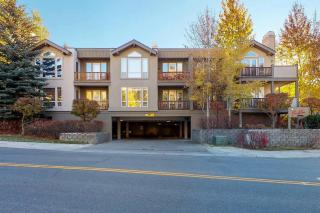 SnowStar Hideaway - Hot Tub, Gym, Walk to Ski Lift - 4