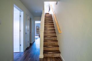 Warm Springs Retreat - Prime Location near Downtown & Ski Lifts - 3