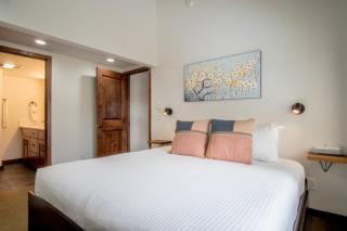 3BD Warm Springs Ski Condo - Hot Tub, Walk to Ski Lifts! - 9