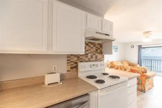 The Summit 618 - Bright Waterfront Condo - 1