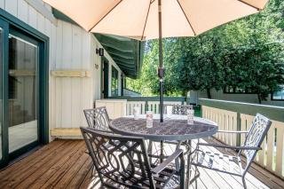 3BD Warm Springs Ski Condo - Hot Tub, Walk to Ski Lifts! - 1