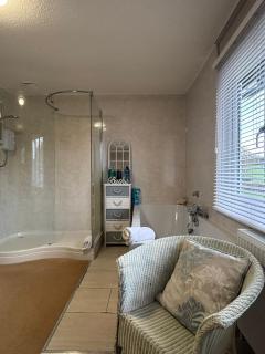 Spacious Two-Bedroom Guest Suite, Exmouth - 6