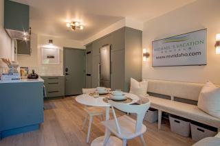 Angani Studio - Elkhorn Resort Amenities Included - 3